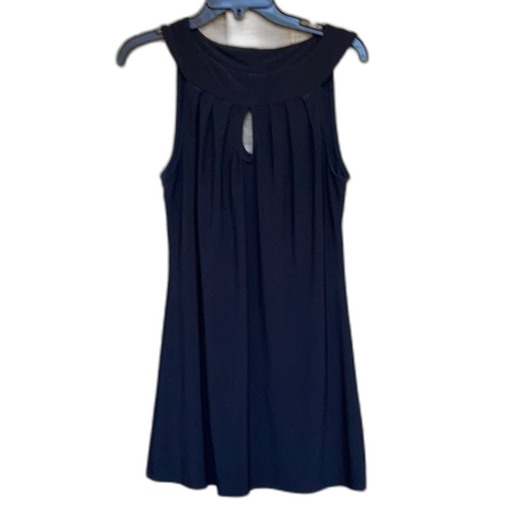 White House Black Market black key hole top